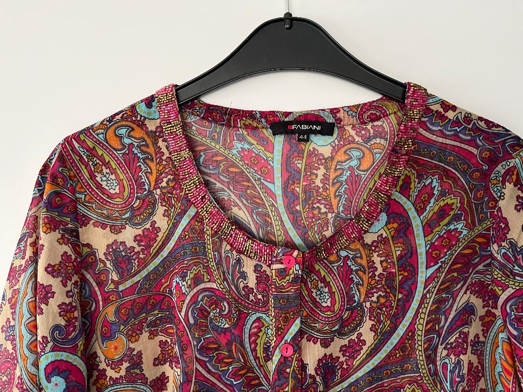 Leuke zomer blouse met aan de kraag kraaltjes, Ophalen of Verzenden, Zo goed als nieuw, Maat 42/44 (L)