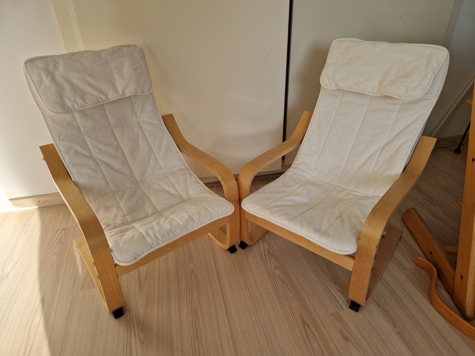 2x IKEA POÄNG kinderstoel met lichte beschadiging, Kinderen en Baby's, Kinderkamer | Tafels en Stoelen, Ophalen, Gebruikt, Stoel(en)