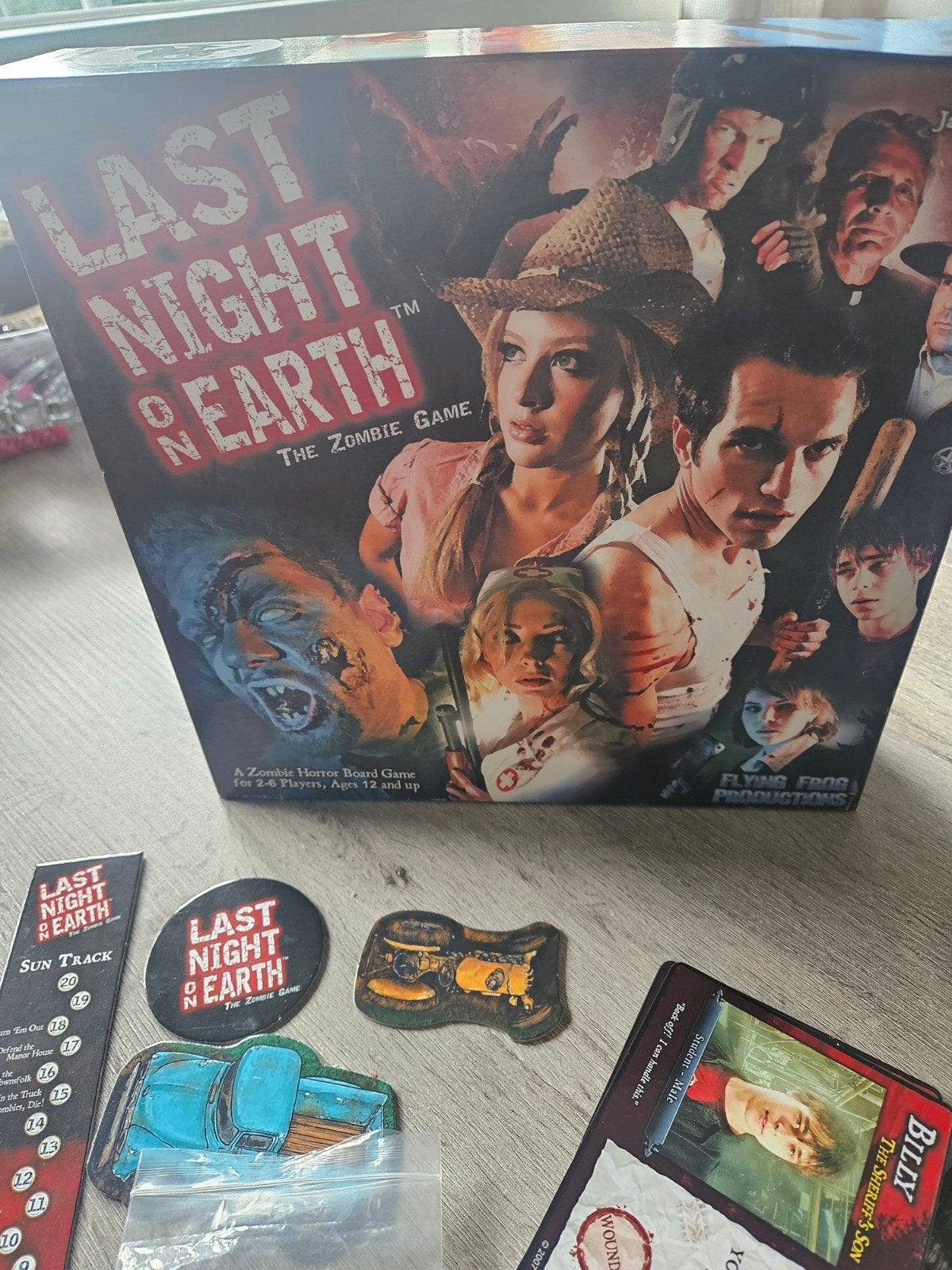 Last Night on Earth: The Zombie Game,flying frog production., Vijf spelers of meer, Ophalen of Verzenden, Gebruikt, Flying Frog Productions