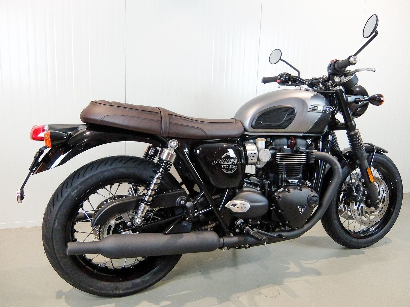 TRIUMPH BONNEVILLE T 120 BLACK (bj 2026), 2 cilinders, Bedrijf, Onbekend, 1200 cc
