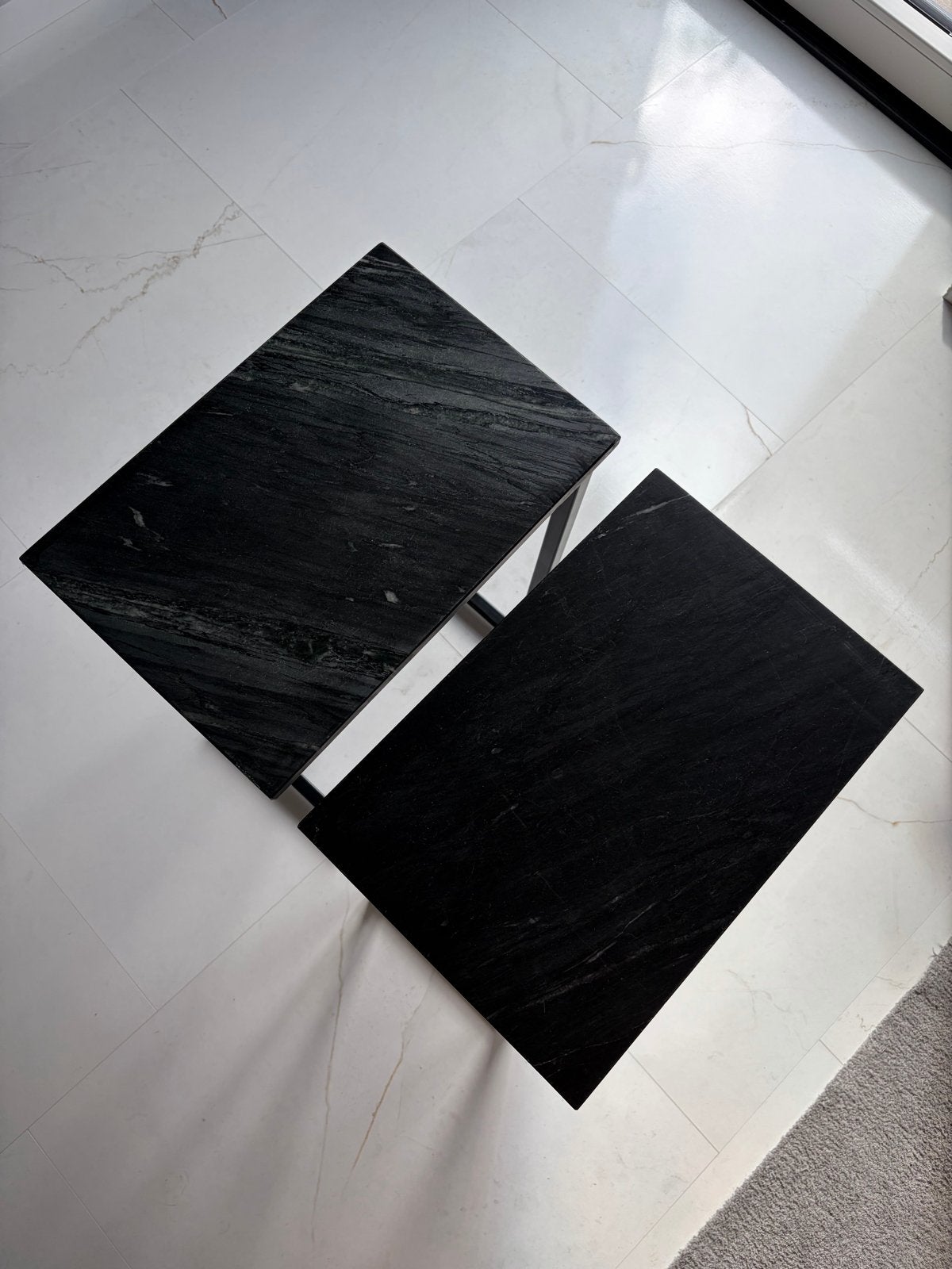 Set van 2 marmeren bijzettafels - zwart, Ophalen, Overige materialen, Minder dan 55 cm, Zo goed als nieuw
