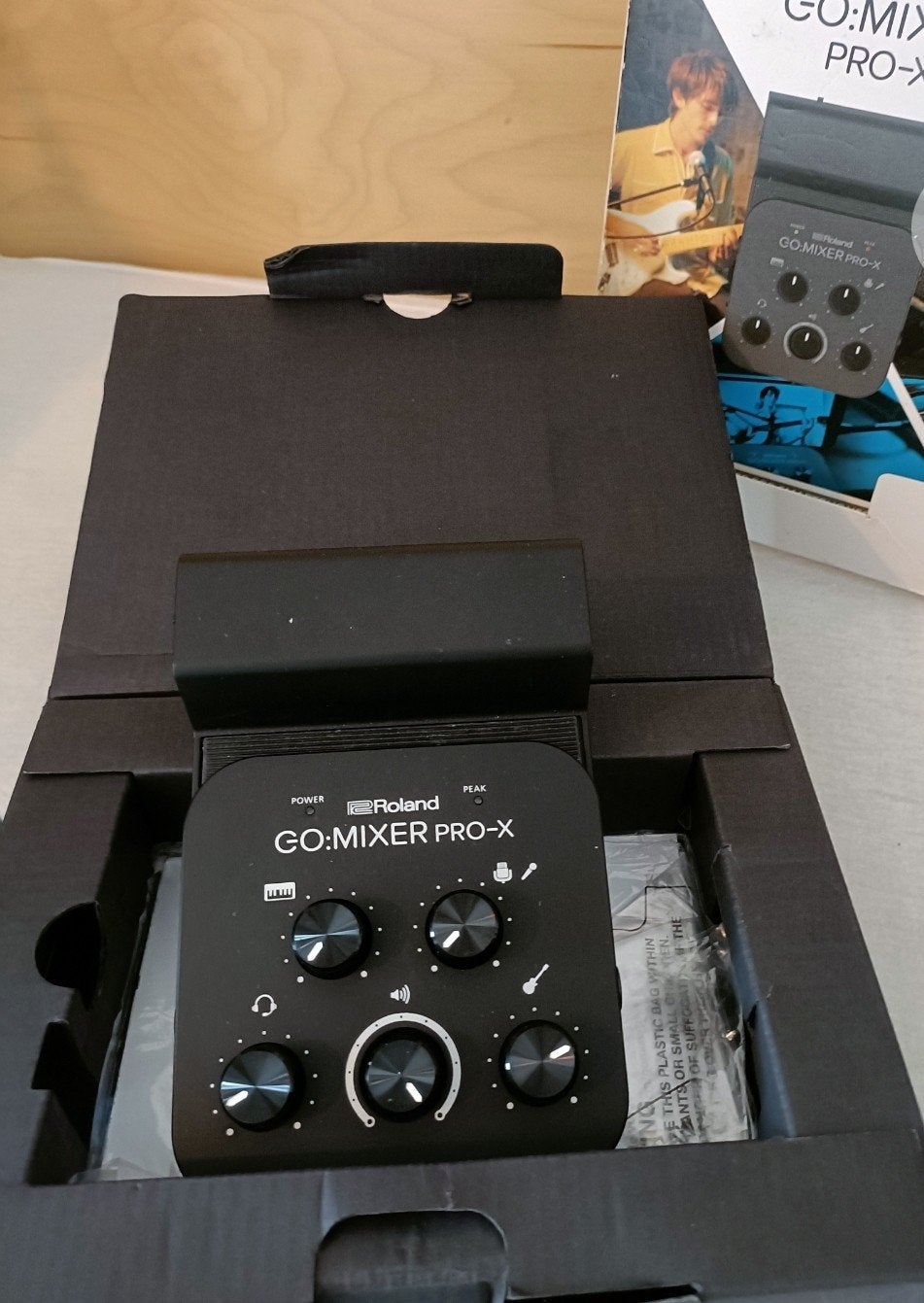 Roland GO:MIXER PRO-X - Zo goed als nieuw, Ophalen of Verzenden, Zo goed als nieuw, Minder dan 5 kanalen, Microfooningang