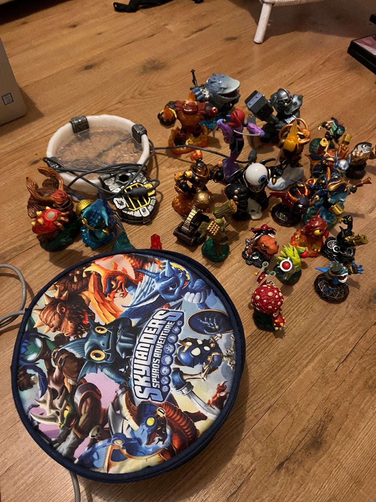 Grote Skylanders c24 stuks collectie met portal en opbergtas, Ophalen of Verzenden, Gebruikt