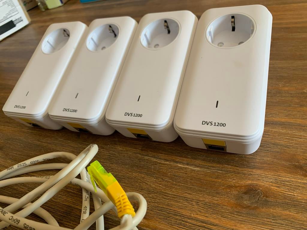 4x DVS 1200 Powerline Adapters voor TV Ontvanger, Ophalen of Verzenden, Gebruikt