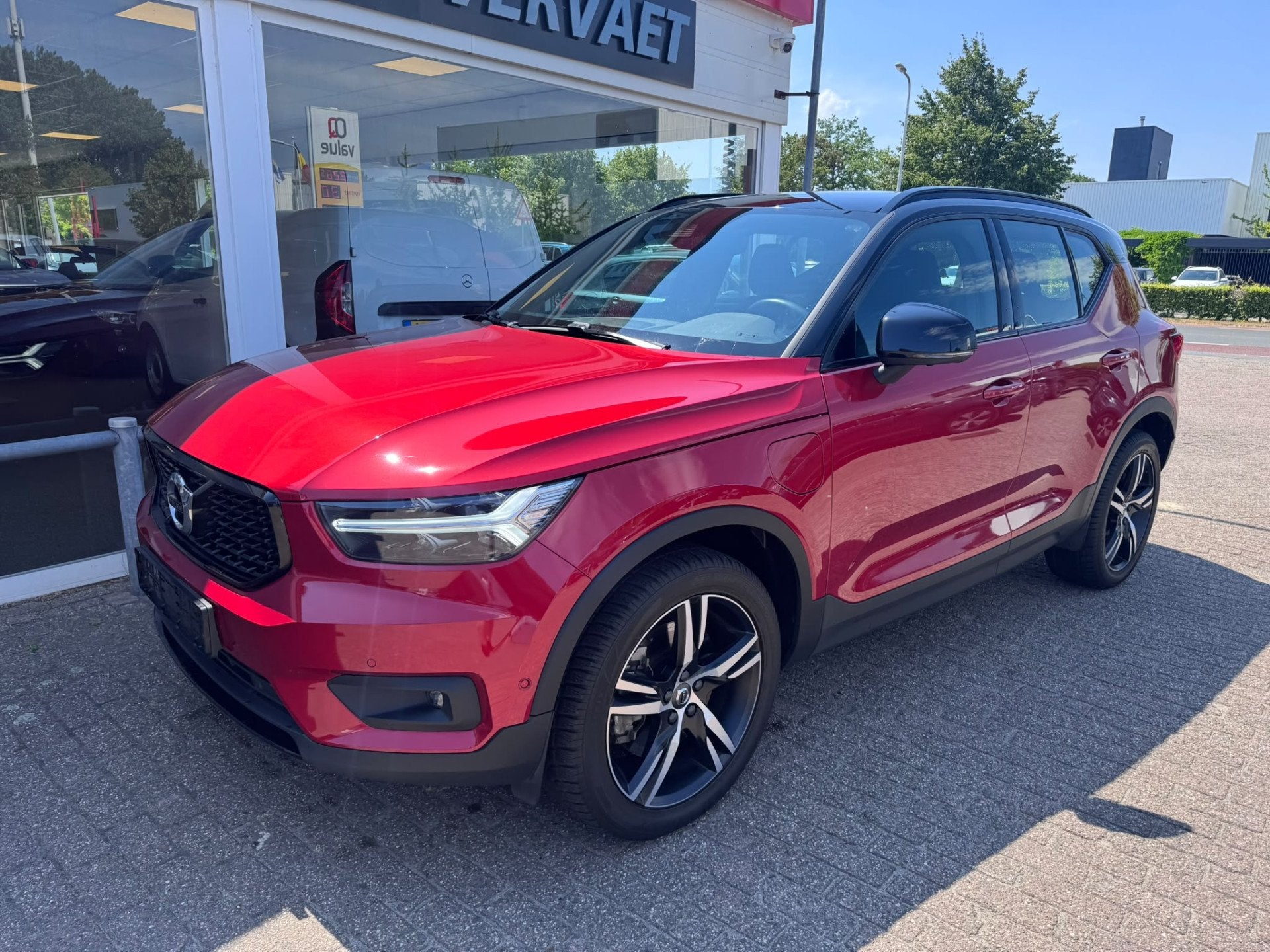 Volvo XC40 1.5 T5 Recharge R-Design (bj 2020, automaat), Hybride Elektrisch/Benzine, 3 cilinders, SUV of Terreinwagen, Geïmporteerd