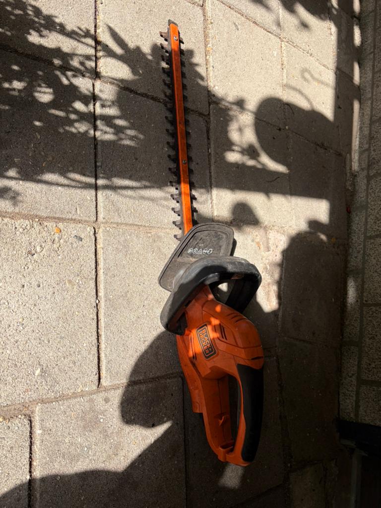 BLACK&DECKER heggenschaar (elektrich), Ophalen of Verzenden, Zo goed als nieuw, Elektrisch
