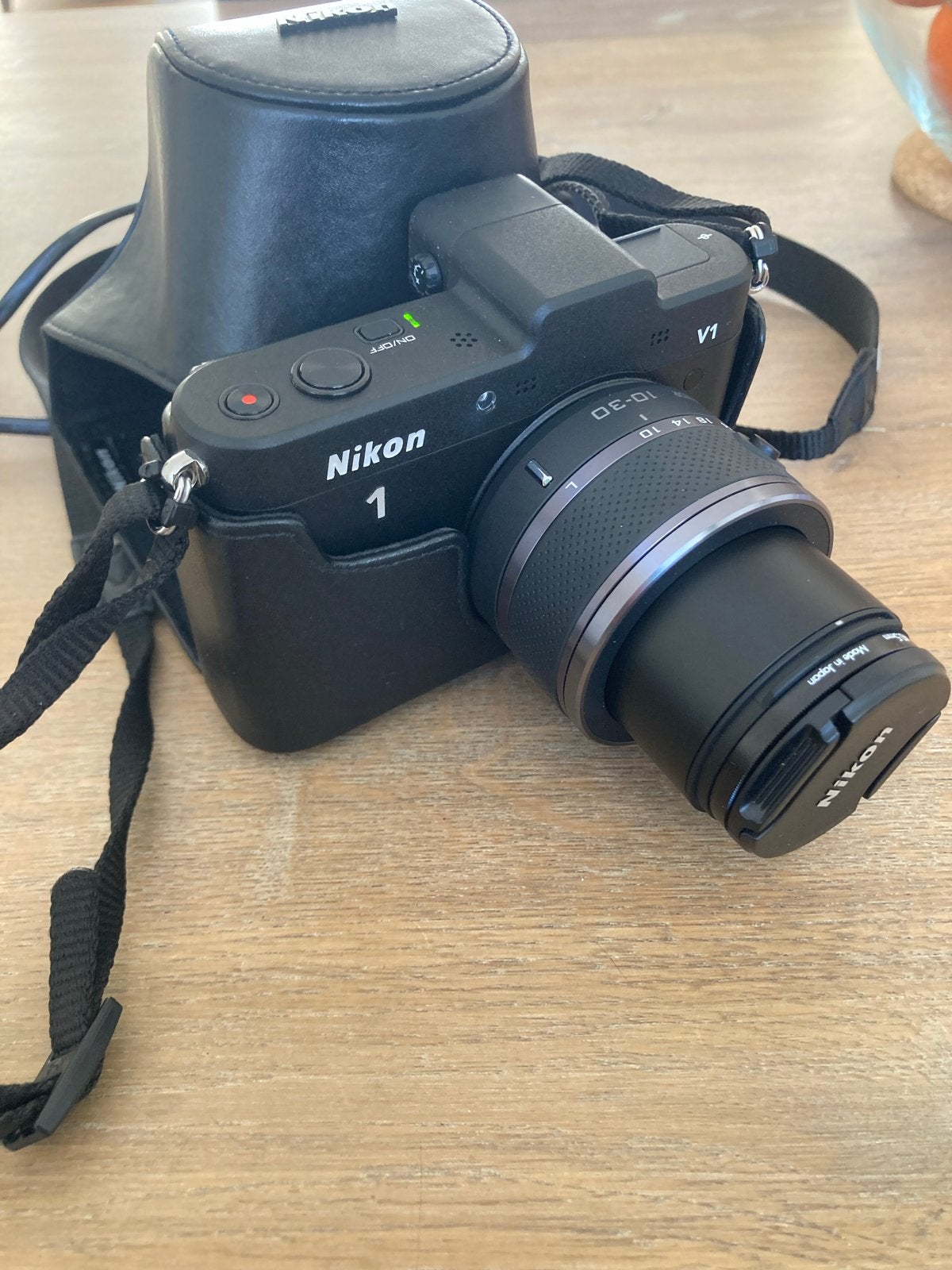 Nikon 1 V1 Systeemcamera met 10-30mm lens, tas, lader, accu, Gebruikt, Ophalen of Verzenden, W, Nikon