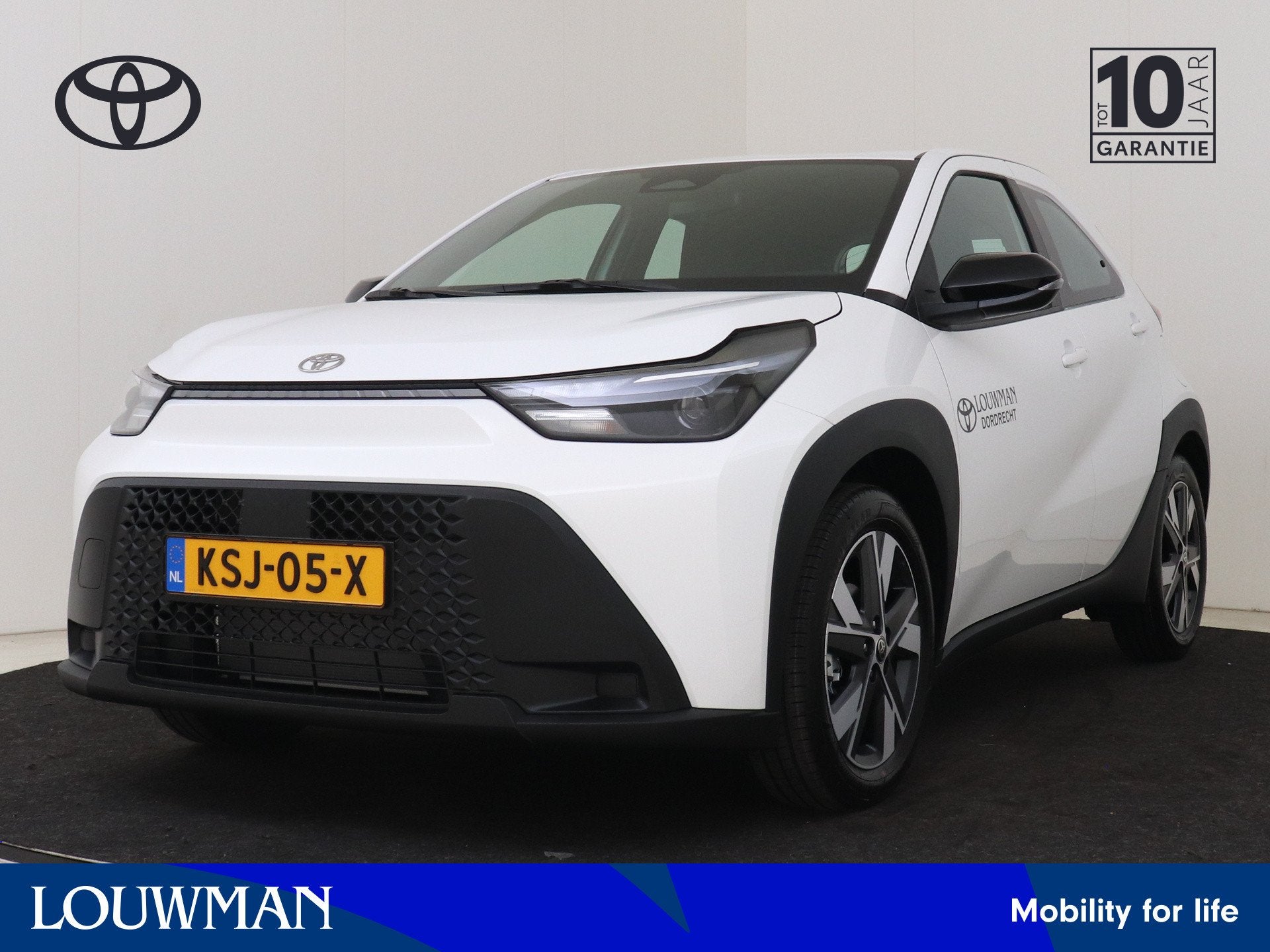 Toyota Aygo X Hybrid 115 play + GO Pack | DEMO & DIRECT LEVE, 12 maanden, Stof, 4 stoelen, 116 pk