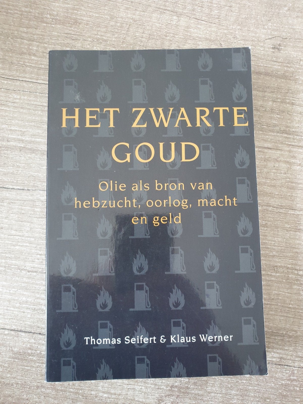Het Zwarte Goud: Olie als bron van hebzucht, oorlog, macht, Ophalen of Verzenden, Gelezen, Thomas Seifert & Klaus Werner