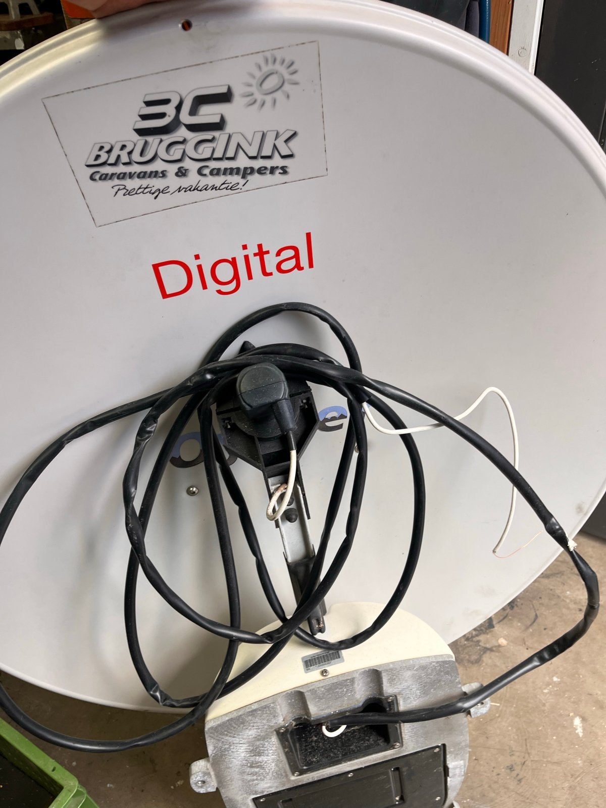 Oyster schotelantenne tegen elk aannemelijk bod, Audio, Tv en Foto, Ophalen, Gebruikt, (Schotel)antenne, Overige merken