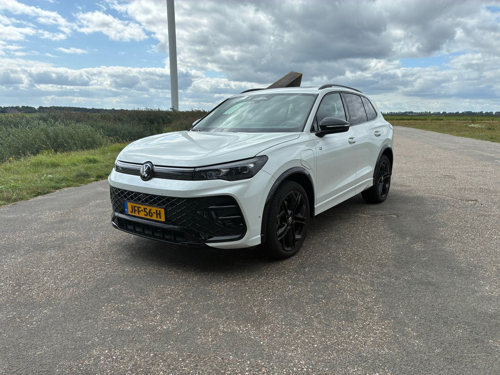 Volkswagen Tiguan 1.5 Ehybrid 272 pk 18500 km bj 2025 Wit, Parkeerassistent, Zwart, Wit, Dealer onderhouden