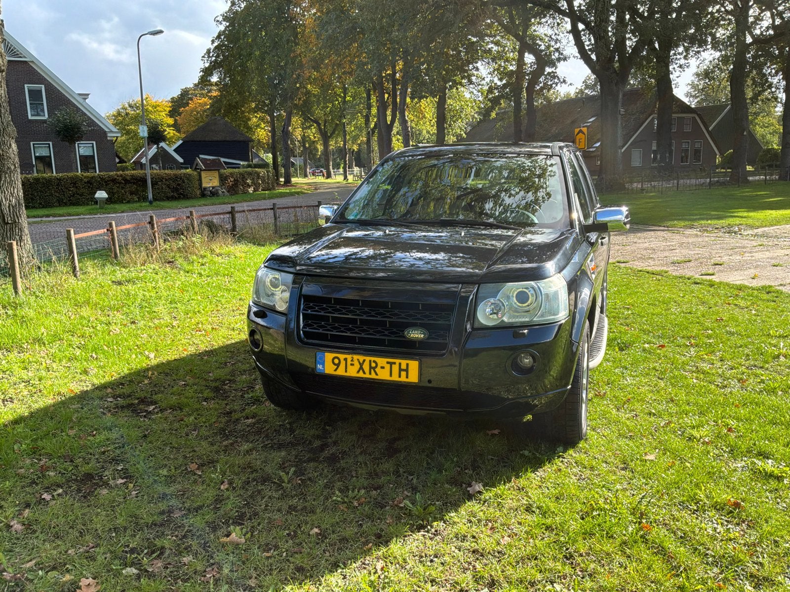 Land Rover Freelander 2.2 TD4 AUT 2007 Zwart, Auto's, Automaat, Beige, 4 cilinders, 2000 kg