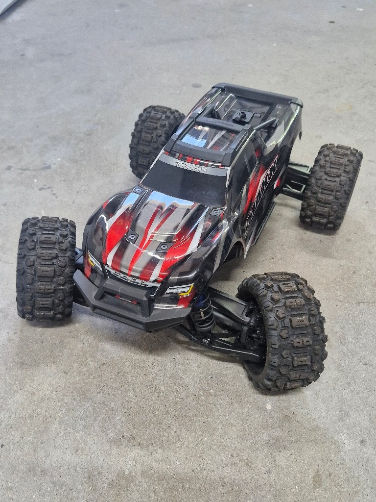 Traxxas Maxx 4S compleet, weinig gebruikt, met lader en accu, Auto offroad, Zo goed als nieuw, Schaal 1:10, RTR (Ready to Run)