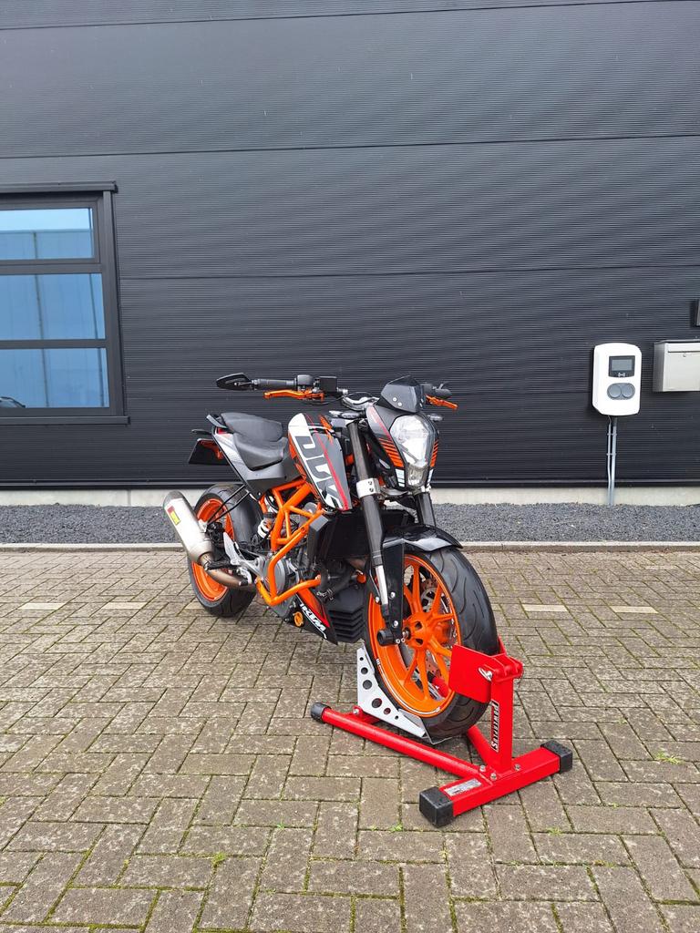 Wielstandaard motorfiets, Ophalen, Zo goed als nieuw