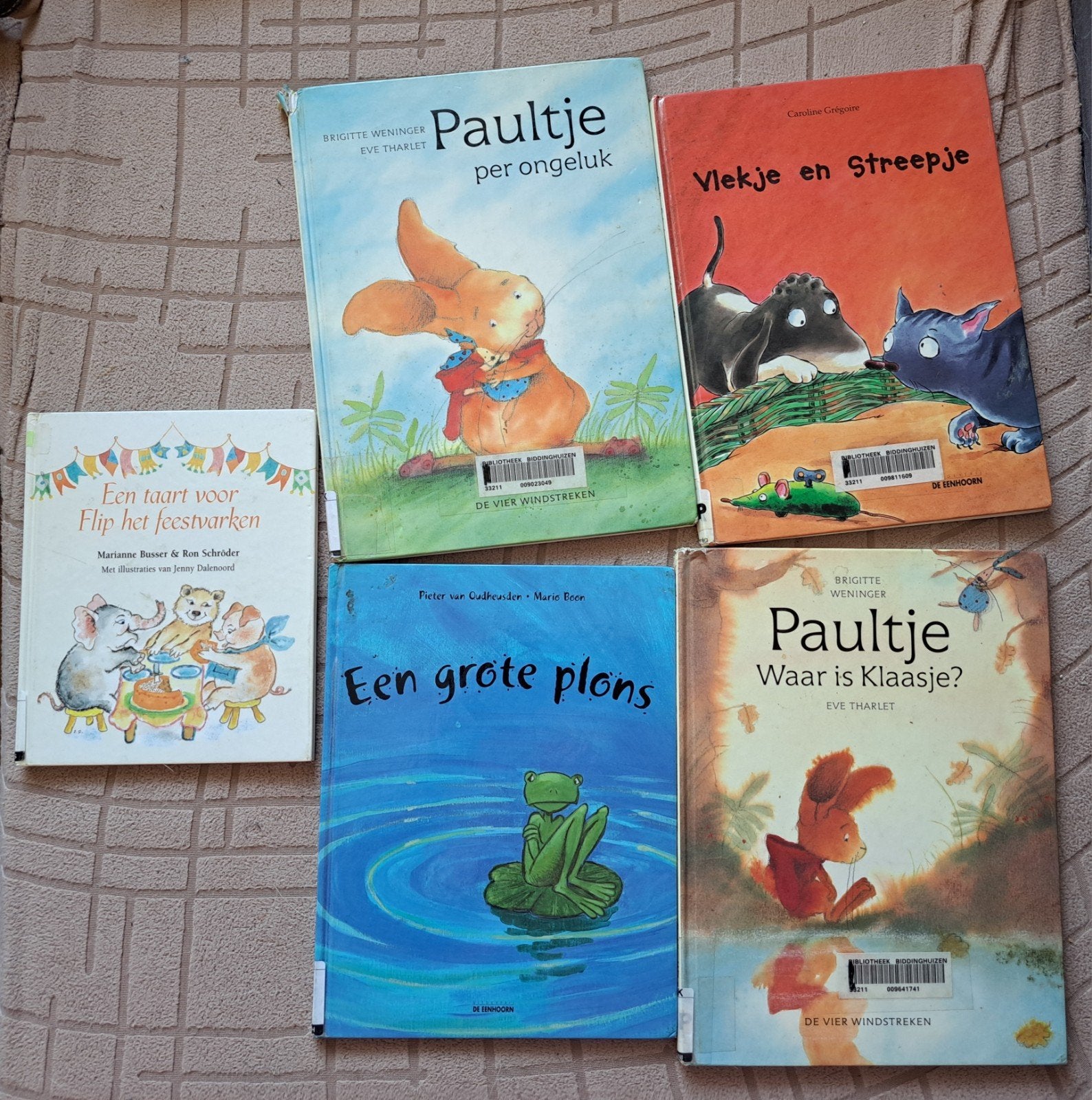 4 prentenboeken, 1 kleiner boekje, (bieb-boeken geweest), Ophalen of Verzenden