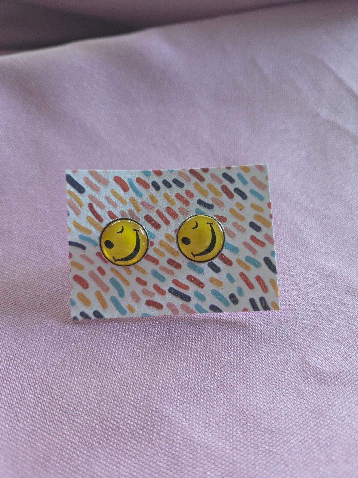 Leuke oorbellen met smiley gezichtjes, Overige materialen, Geel, Nieuw, Ophalen of Verzenden