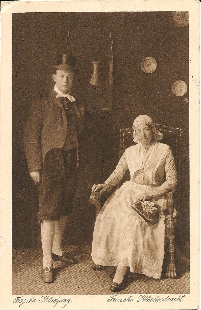 Oude Ansichtkaart Friese Klederdracht - Gelopen, Ophalen of Verzenden, 1940 tot 1960, Gelopen, Friesland