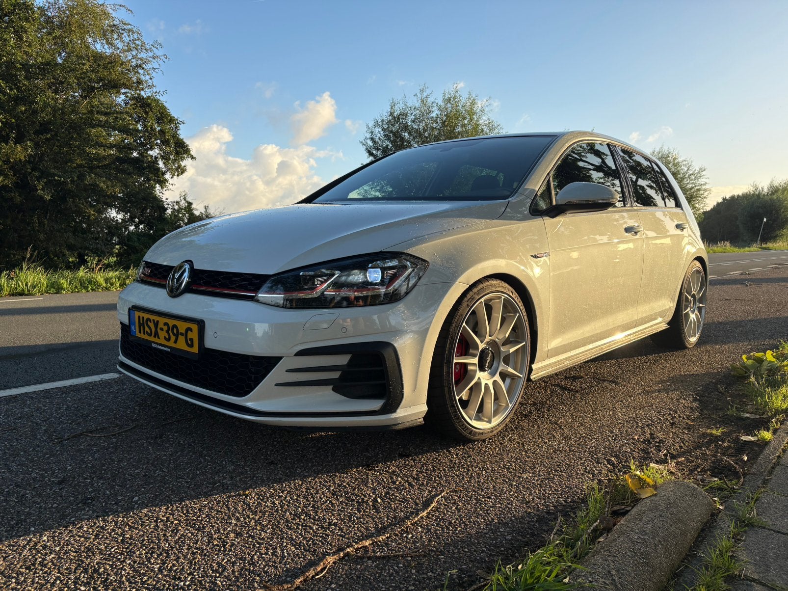 Volkswagen Golf 2.0 GTi 245pk 7-DSG 2019 Wit, 1345 kg, Stof, Zwart, 4 cilinders