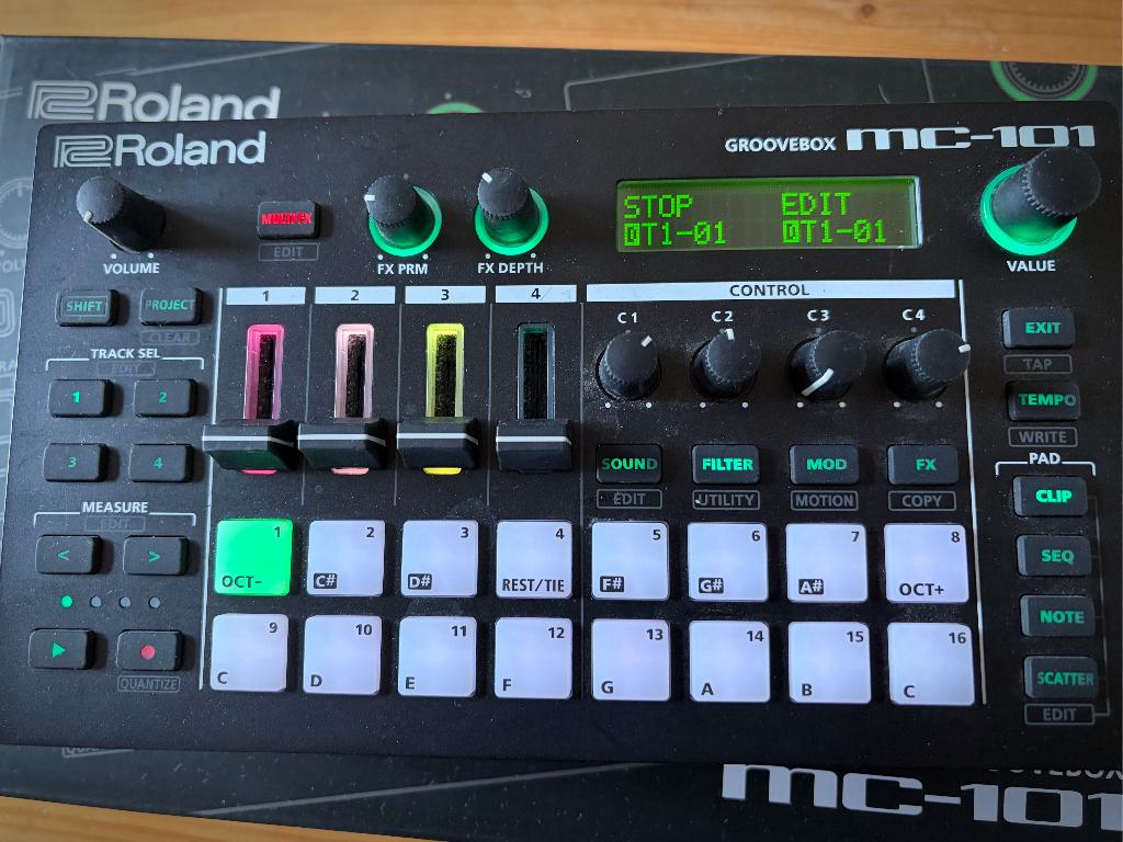 Roland MC-101 Groovebox — compleet met doos & papieren, Roland, Zo goed als nieuw, Met midi-aansluiting, Overige aantallen