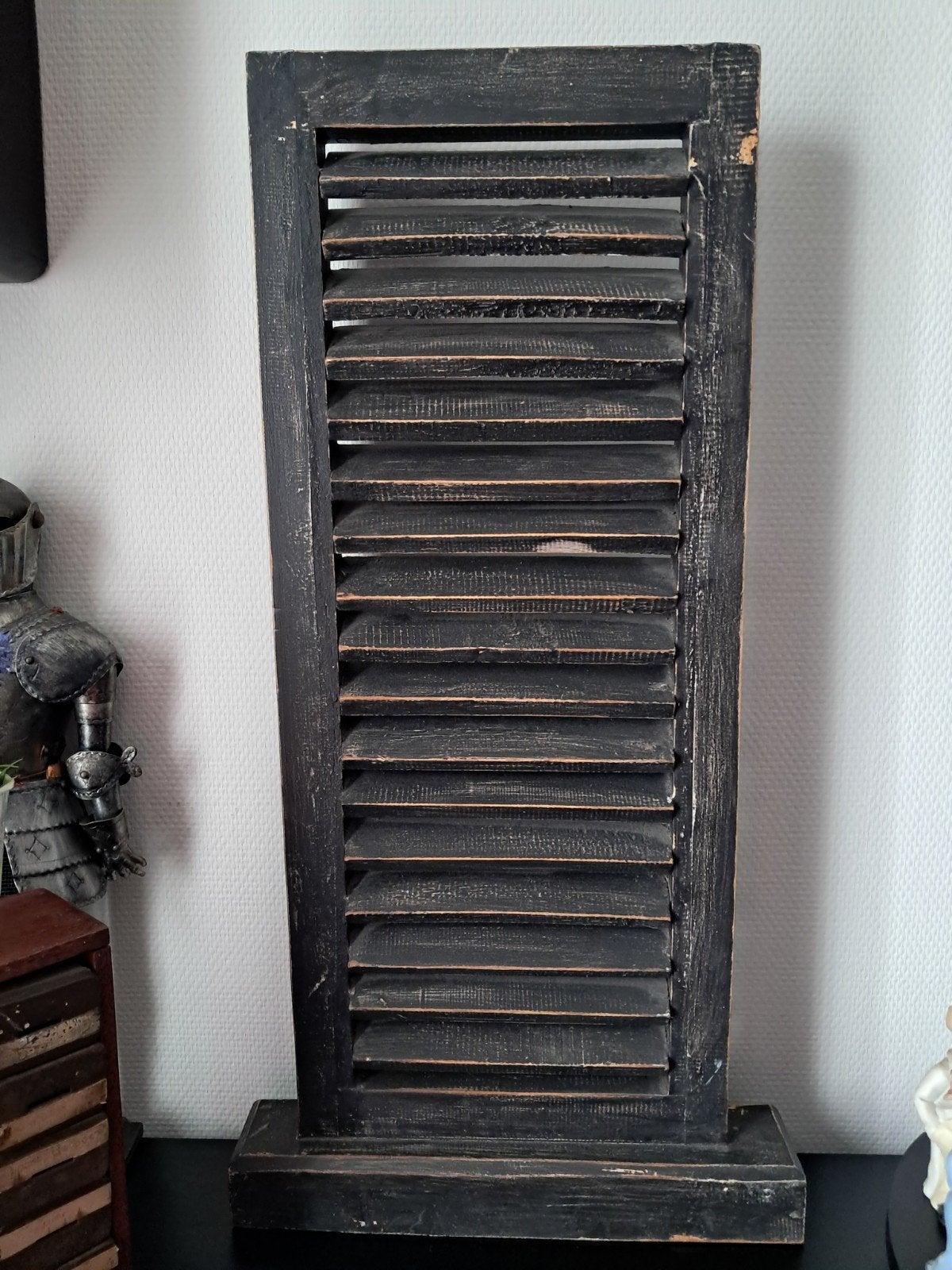 Decoratieve houten luik met verweerde look, Ophalen