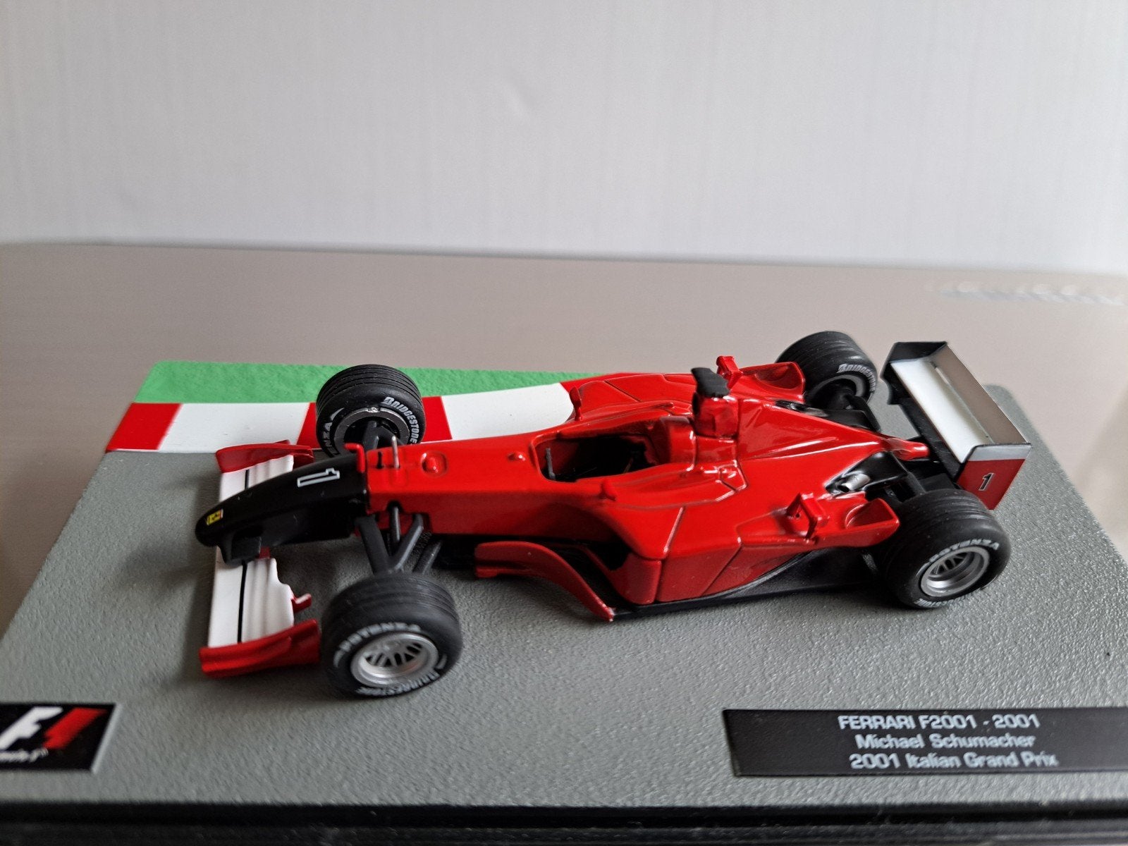 Ferrari F2001 met Michael Schumacher 1:43, nieuw, Ophalen of Verzenden, Nieuw, Auto, Overige merken