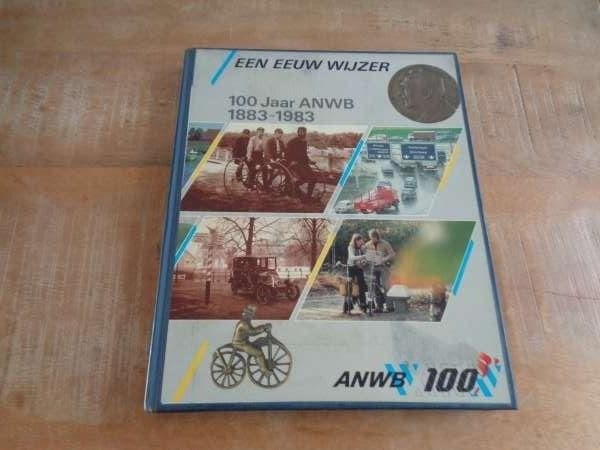 100 Jaar ANWB - Een Eeuw Wijzer - Historieboek Hardcover NL, Verzenden, Gelezen, Algemeen