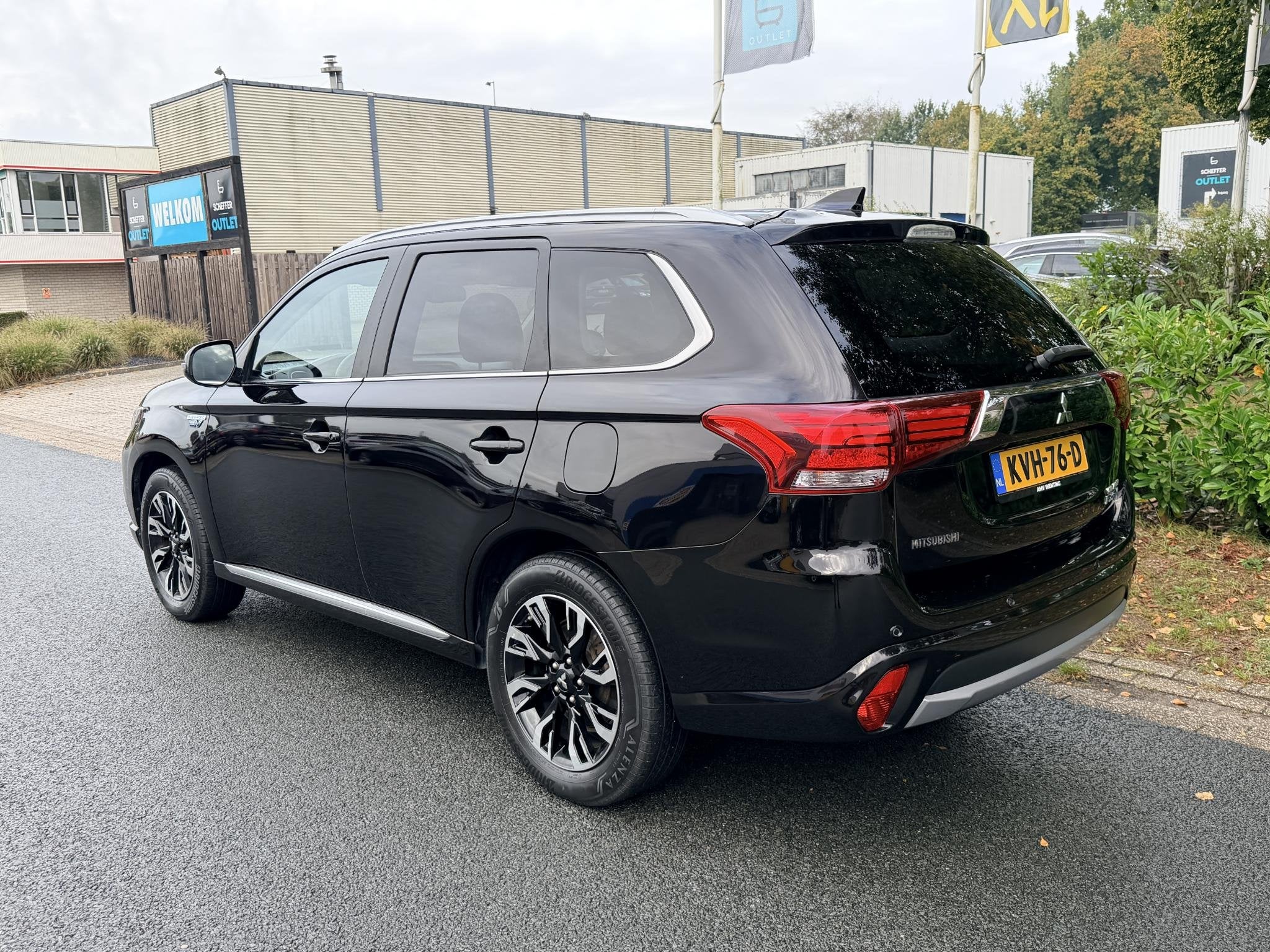 Mitsubishi Outlander 2.0 PHEV instyle+Exclusive 203PK Leder, 1998 cc, Euro 6, 4 cilinders, Bruin