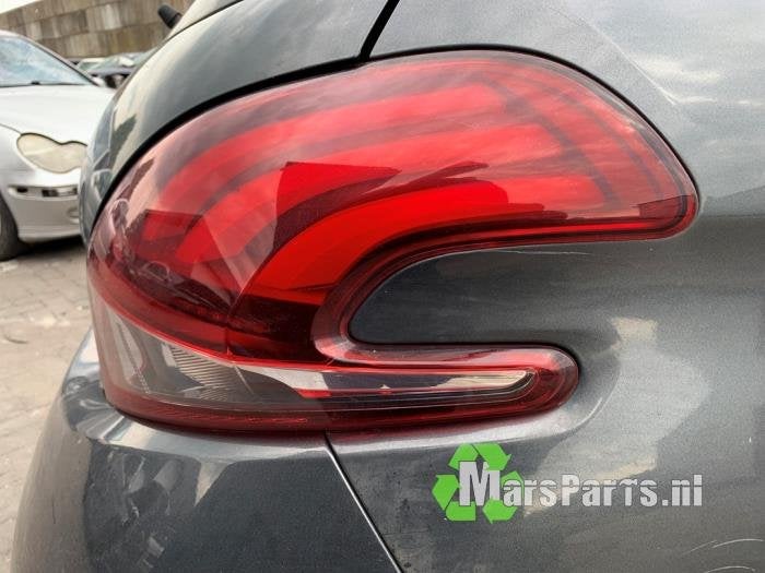 Achterlicht rechts van een Peugeot 208, Auto-onderdelen, Gebruikt, -, -, Ophalen of Verzenden