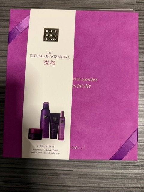 Rituals Yozakura giftset M set Body mist foam scrub creme, Ophalen of Verzenden, Nieuw, Bad & Douche