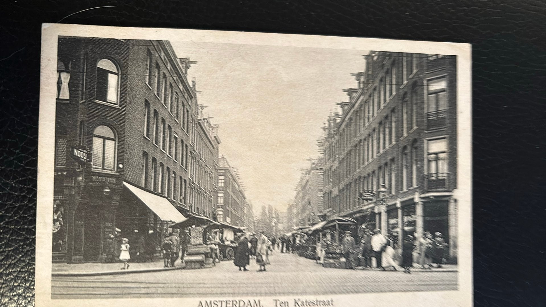 Amsterdam West jaren 30 TEN KATESTRAAT met markt, Verzamelen, Ansichtkaarten | Nederland, Ophalen of Verzenden, 1920 tot 1940