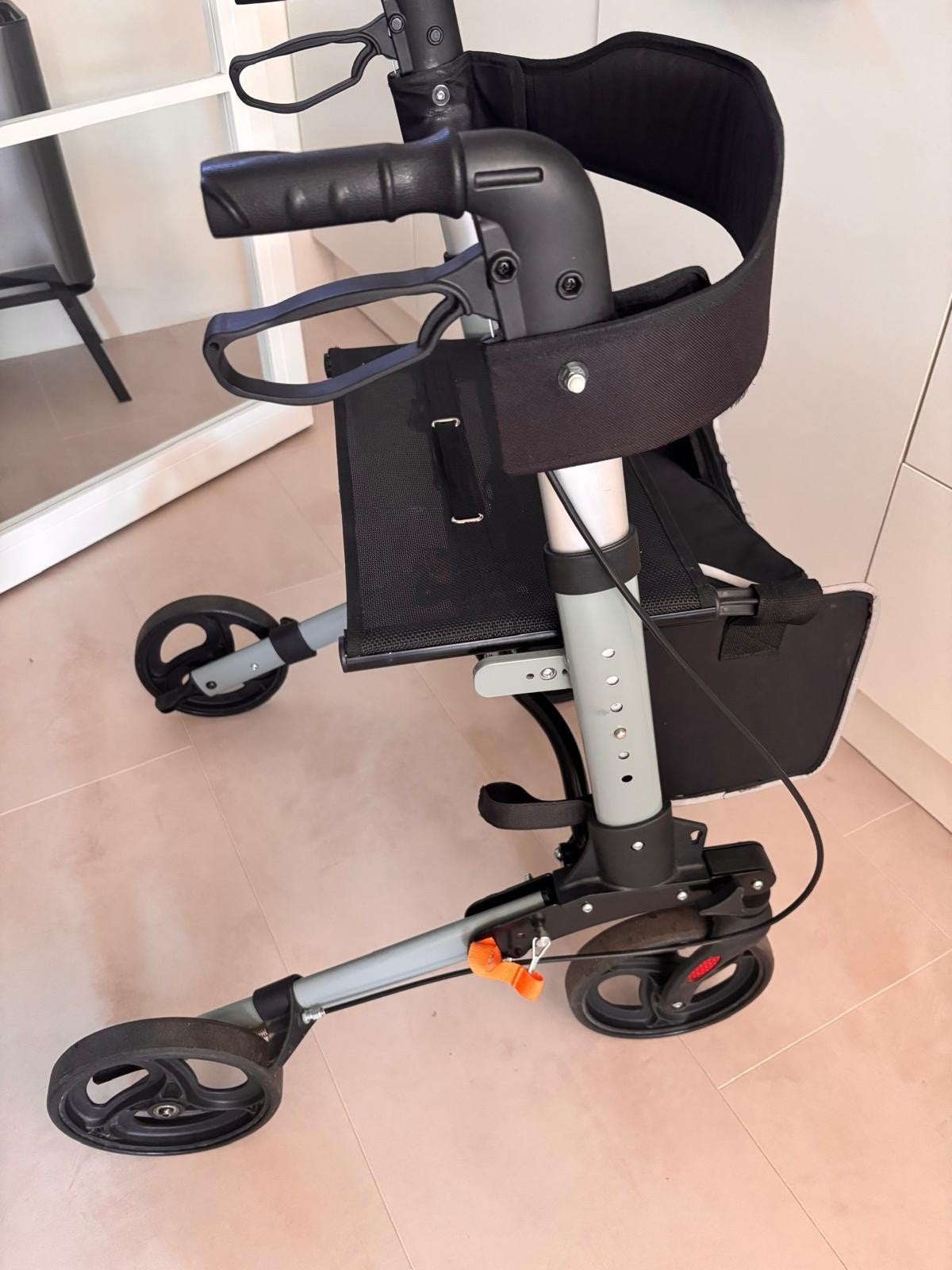 nieuwstaat complete rollator inklapbaar en lichtgewich, Diversen, Ophalen of Verzenden, Lichtgewicht