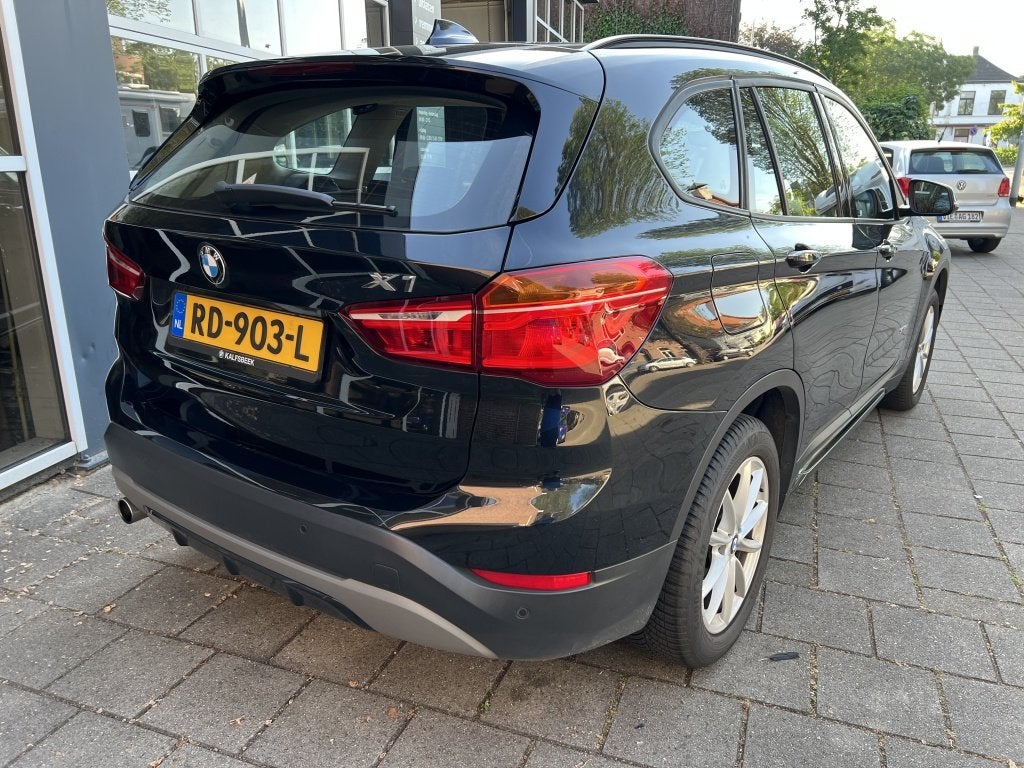 BMW X1 sDrive18d Executive Airco Trekhaak (bj 2017), Auto's, Stof, Euro 6, 4 cilinders, 150 pk