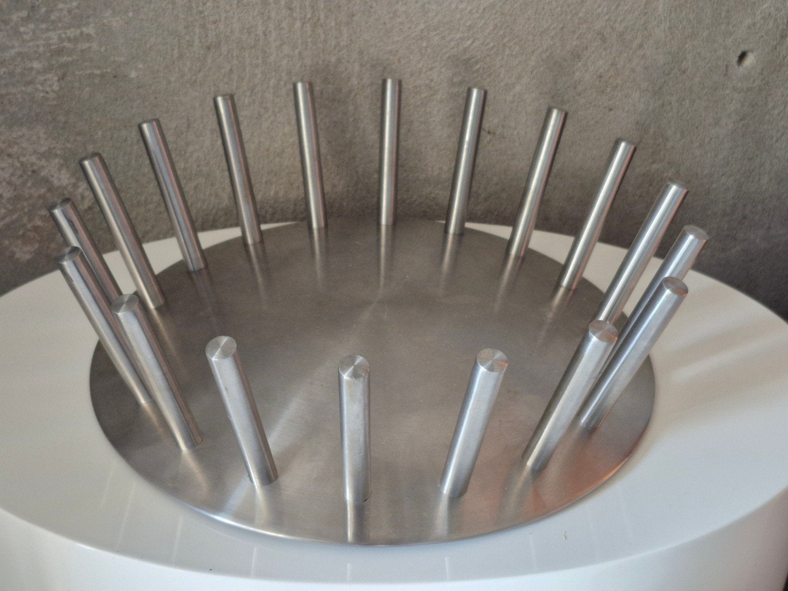Fruitschaal stiletto van zack 30 cm, Huis en Inrichting, Woonaccessoires | Schalen en Manden, Schaal, Rond, Ophalen of Verzenden