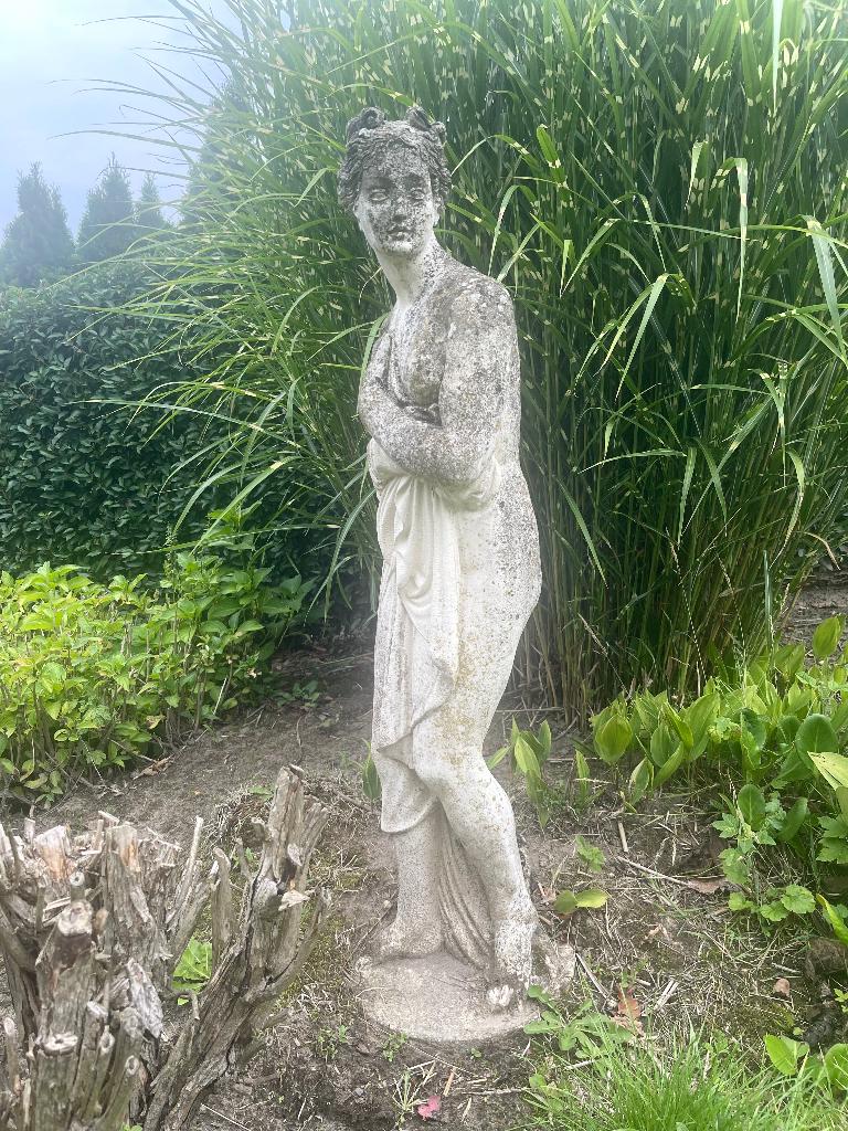 Oud Tuinbeeld dame badende Venus steen patina 110cm klassiek, Ophalen of Verzenden, Gebruikt, Beton, Mensenbeeld
