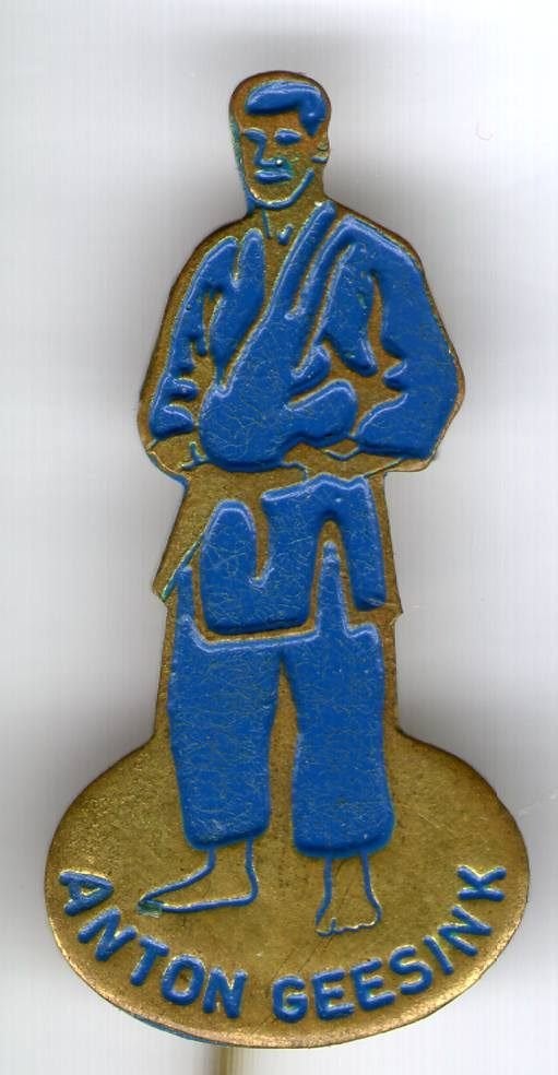 Anton Geesink blauw op koper judoka speldjes ( R_017), Verzenden, Nieuw, Figuurtje, Speldje of Pin
