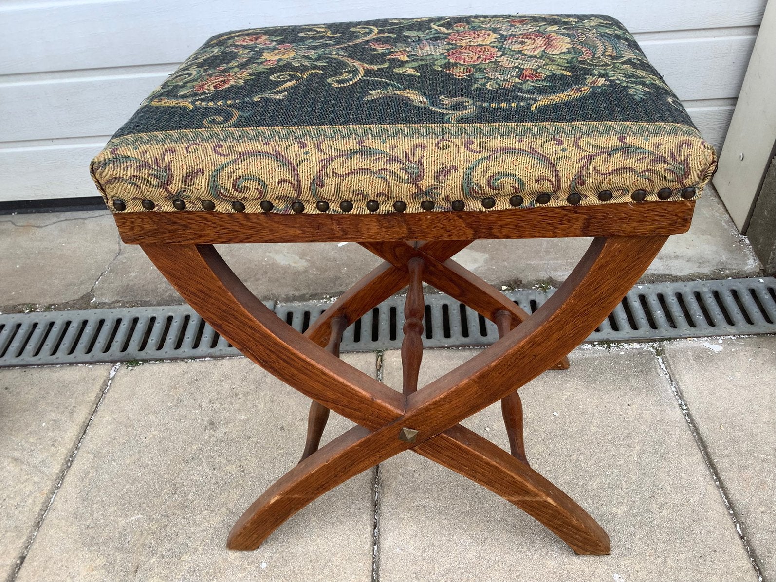 Antieke kruk voetenbank met bloemen, Ophalen, Gebruikt, Rechthoekig, Minder dan 50 cm