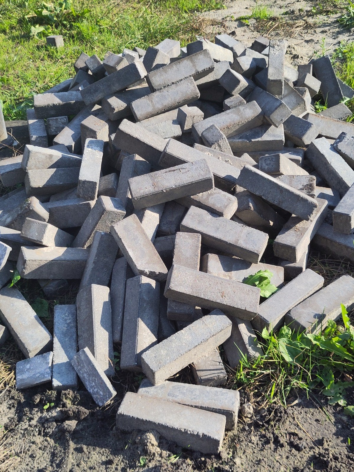 GRATIS waaltjes/klinkers grijs, 20x6x5 cm,ongeveer 2 m2, Ophalen, Beton, Minder dan 5 m², Klinkers