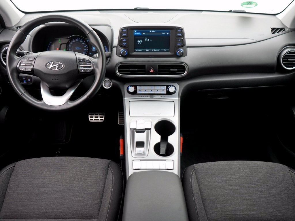 Hyundai KONA EV Comfort 64 kWh | 3-Fase | Camera | SOH 95,4%, Auto's, Gebruikt, Zwart, Origineel Nederlands, Automatische klimaatregeling