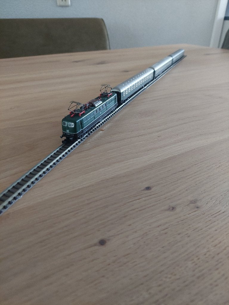 Fleischmann locomotief met 3 rijtuigen Piccolo N, Hobby en Vrije tijd, Modeltreinen | N-Spoor, Gebruikt, Fleischmann, Ophalen of Verzenden