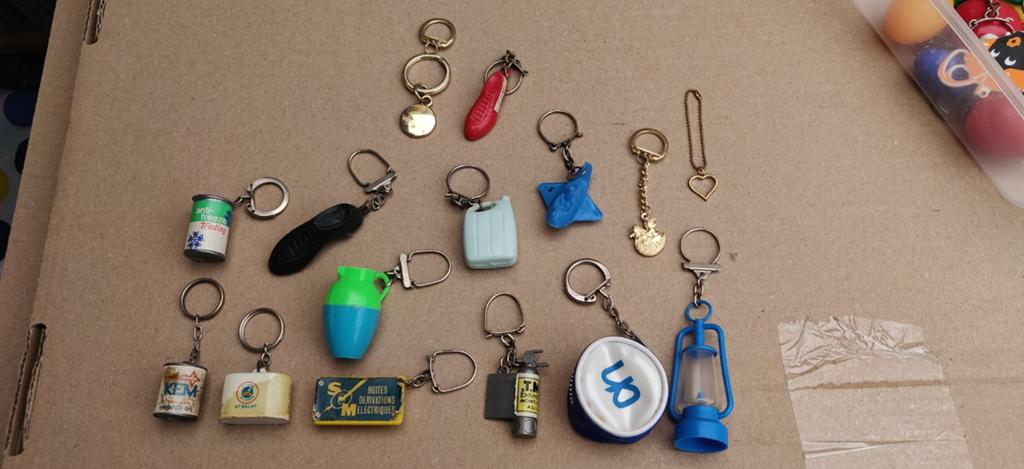 Div. Sleutel hangers merken hartje bedeltjes olie, Ophalen of Verzenden