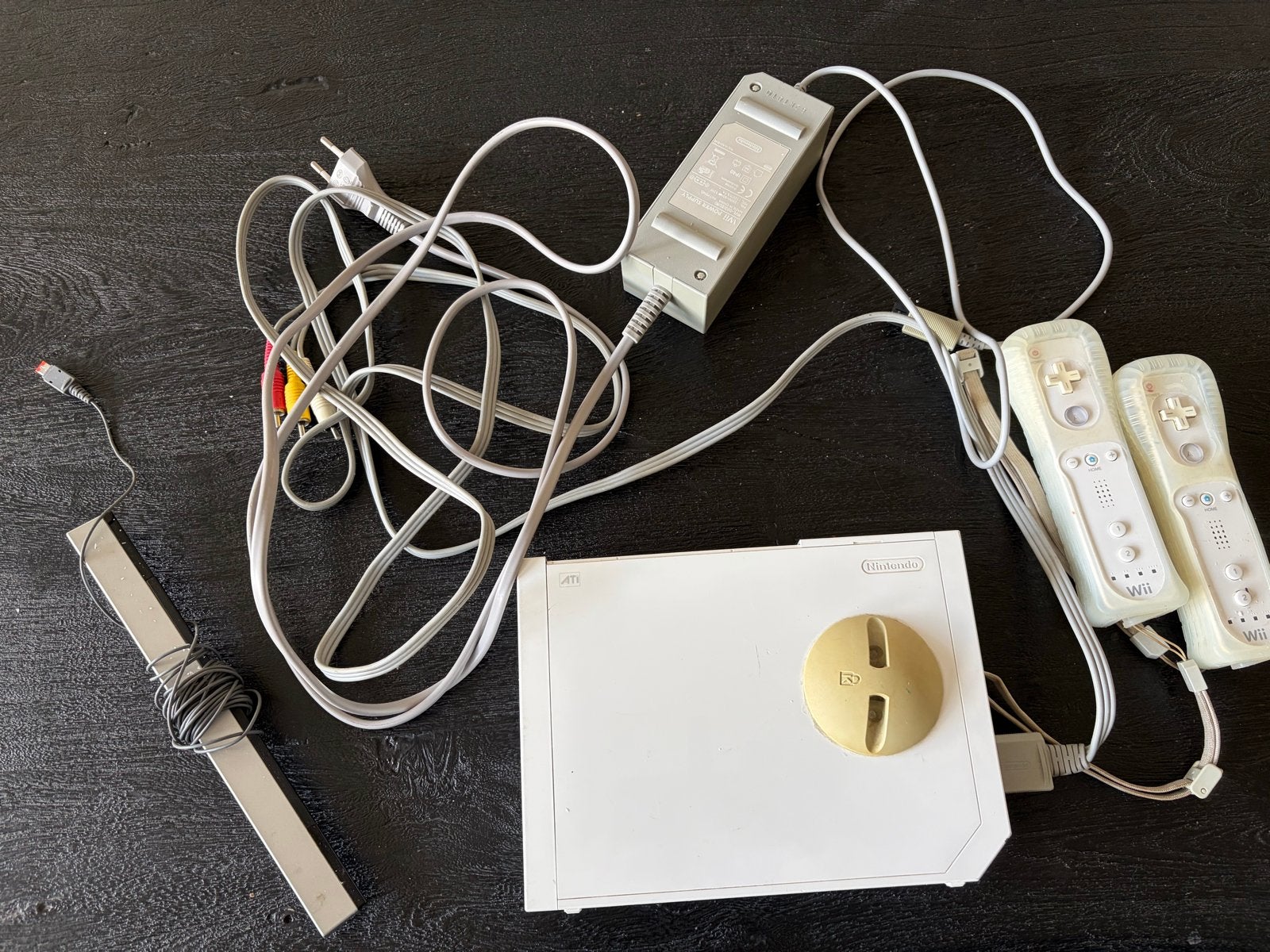 Wii Console met 2 controllers en alle benodigde kabels, Ophalen, Gebruikt, Met 2 controllers