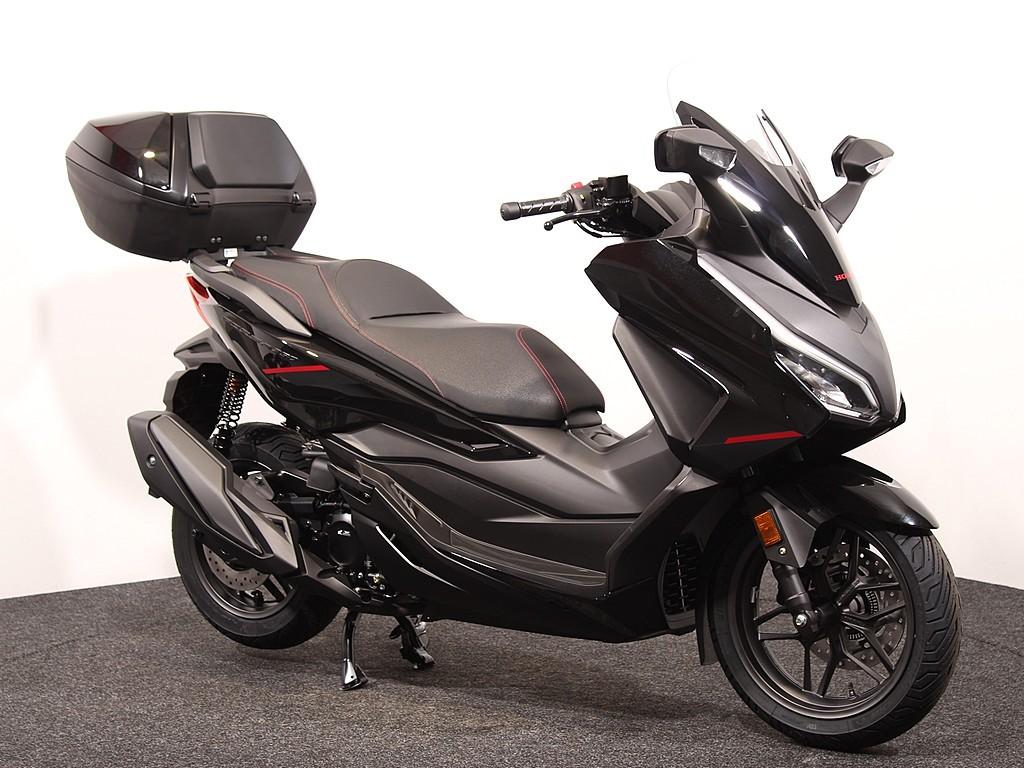 Honda Forza 350, Bedrijf, Scooter