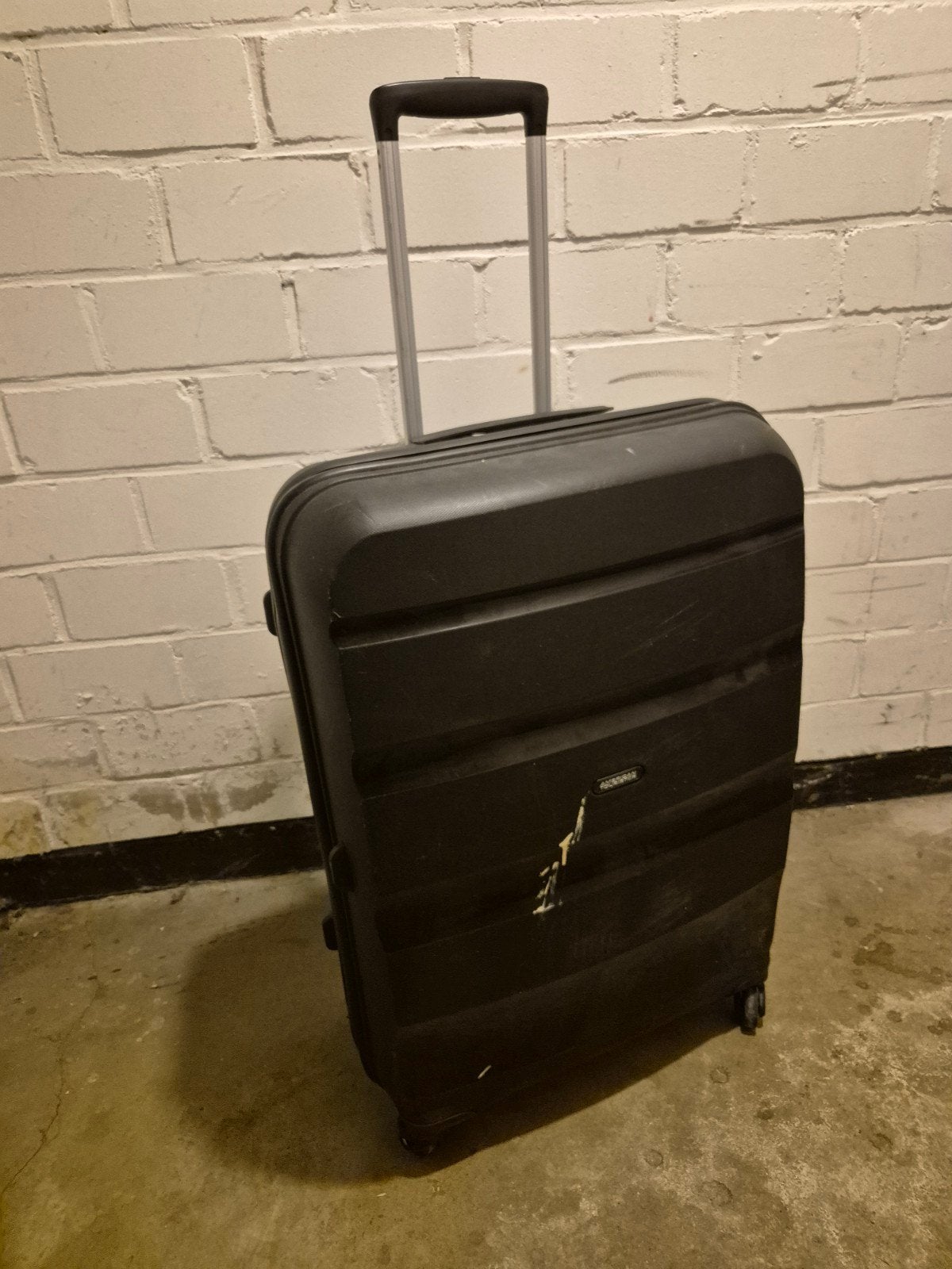 American Tourister Koffer - Zwart - Zo goed als nieuw, Ophalen of Verzenden, Zo goed als nieuw, Hard kunststof, Wieltjes