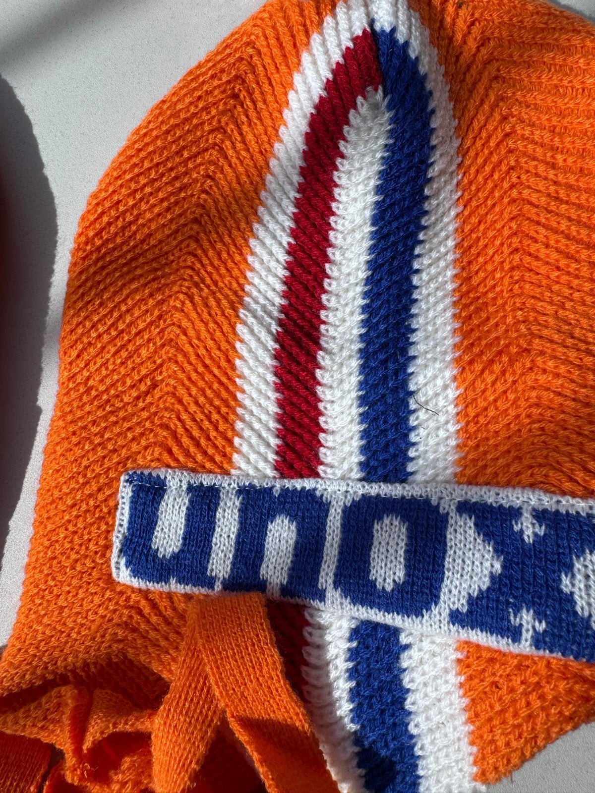 6 Unox Mutsen Oranje met Rood, Wit, Blauw, Kleding | Dames, Ophalen of Verzenden, Nieuw, Maat 38/40 (M), Muts