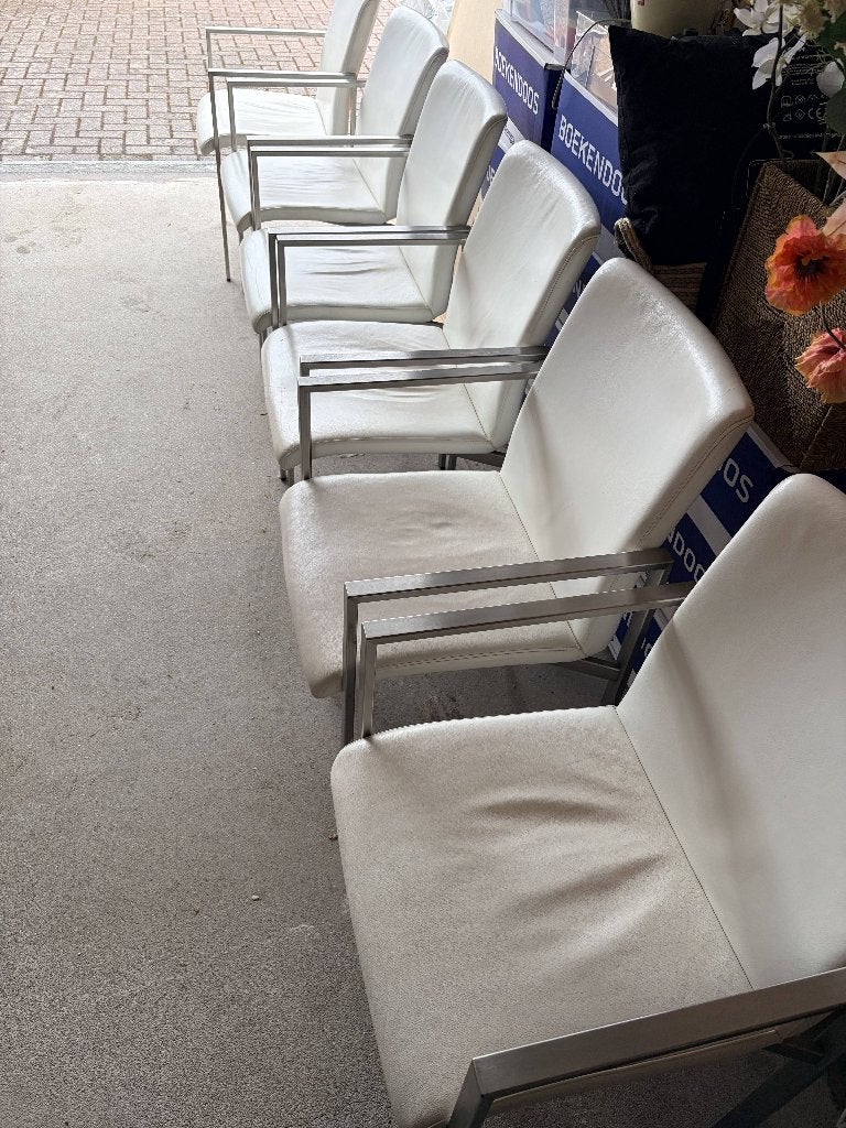6 witleren eethoekstoelen met RVS frame voor € 60,-, Ophalen, Gebruikt, Wit, Modern