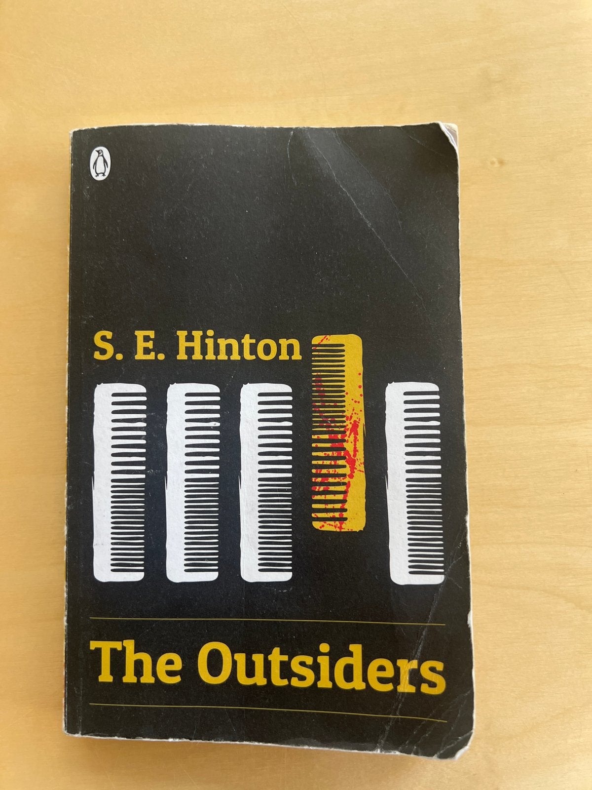The Outsiders - S.E. Hinton (Engels boek), Ophalen of Verzenden, Gelezen, Wereld overig