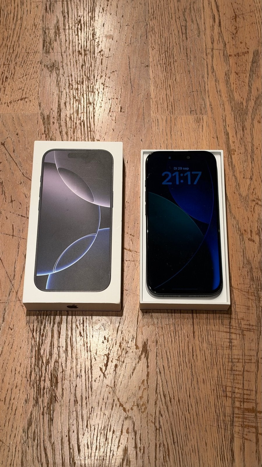 Foto 4 van iPhone 16 Pro 256GB Zwart Titanium - Nieuw OLED scherm