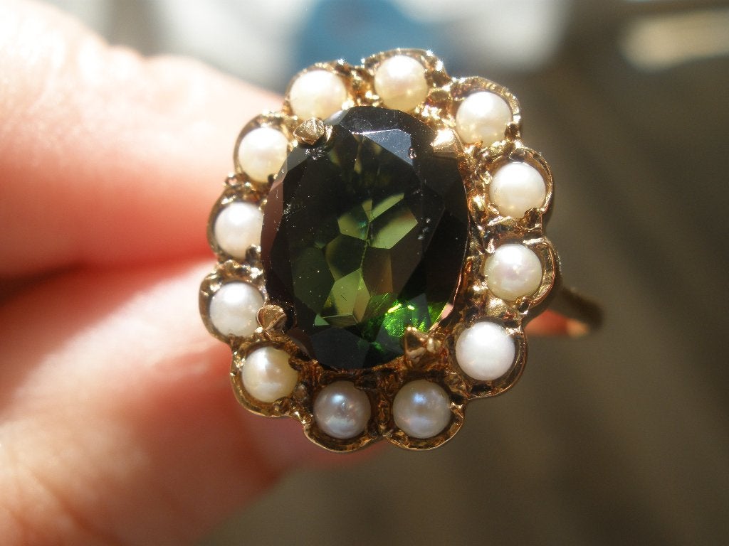 Gouden Ring Groene Toermalijn en parels uit Zeeuwse Boedel, Sieraden, Tassen en Uiterlijk, Ringen, Met edelsteen, Gebruikt, Ophalen of Verzenden