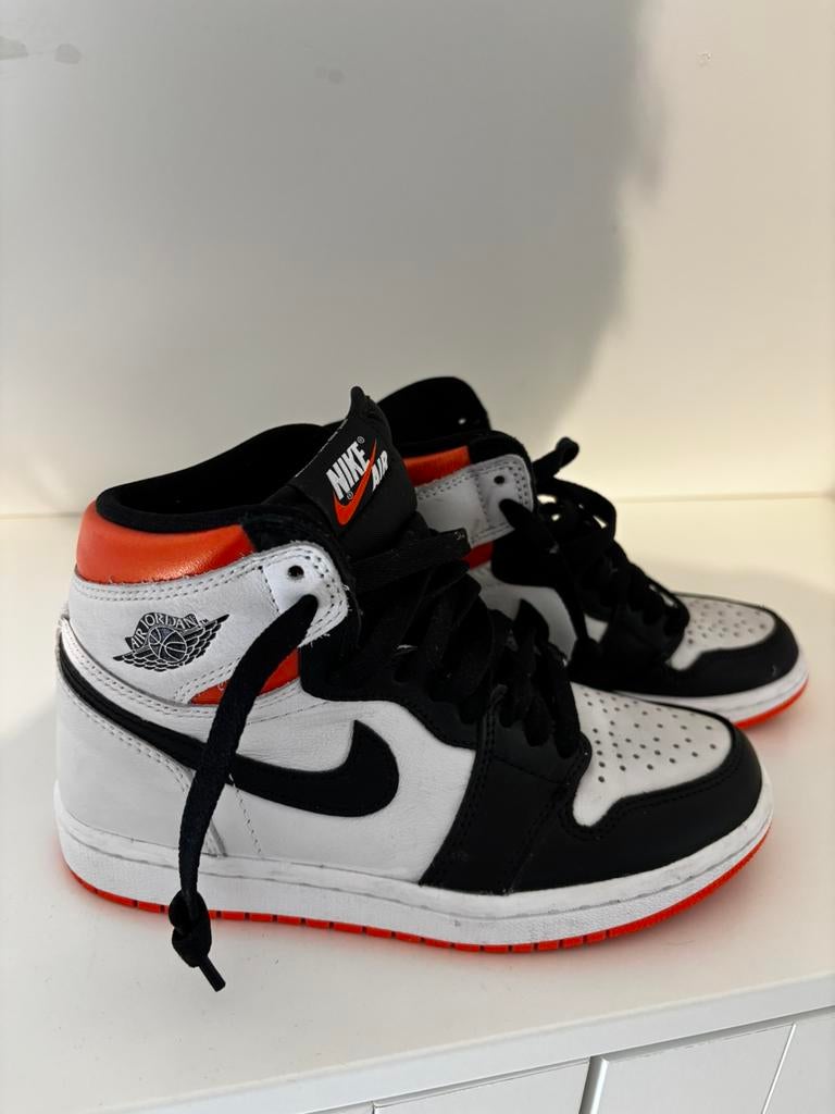 Nike Air Jordan 1 mid maat 35,5, Ophalen of Verzenden, Zo goed als nieuw, Jongen of Meisje, Schoenen