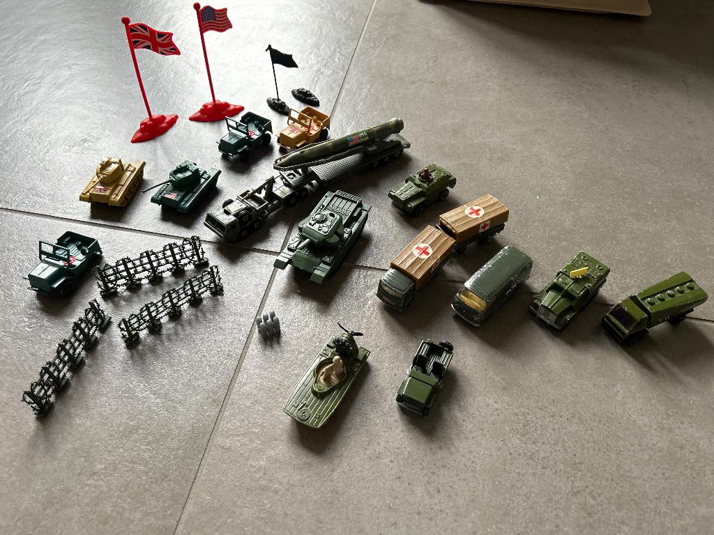 Leger voertuigen en poppetjes, Verzamelen, Poppetjes en Figuurtjes, Ophalen of Verzenden, Gebruikt